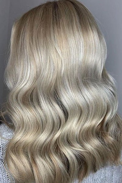 blonde-highlights-at-top-Chertsey-hairdressers